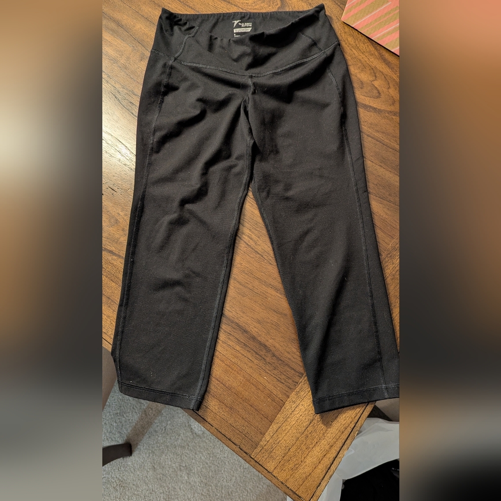 Old Navy Active Go-Dry size Medium Capri